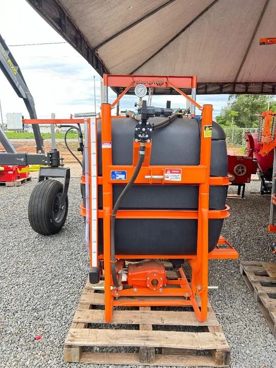 Pulverizador pecuário 600 LTS, bomba de 75, reabastecedor... - Foto 2