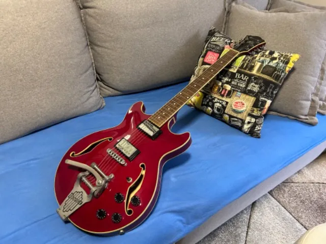 Guitarra Ibanez semi acústica com case