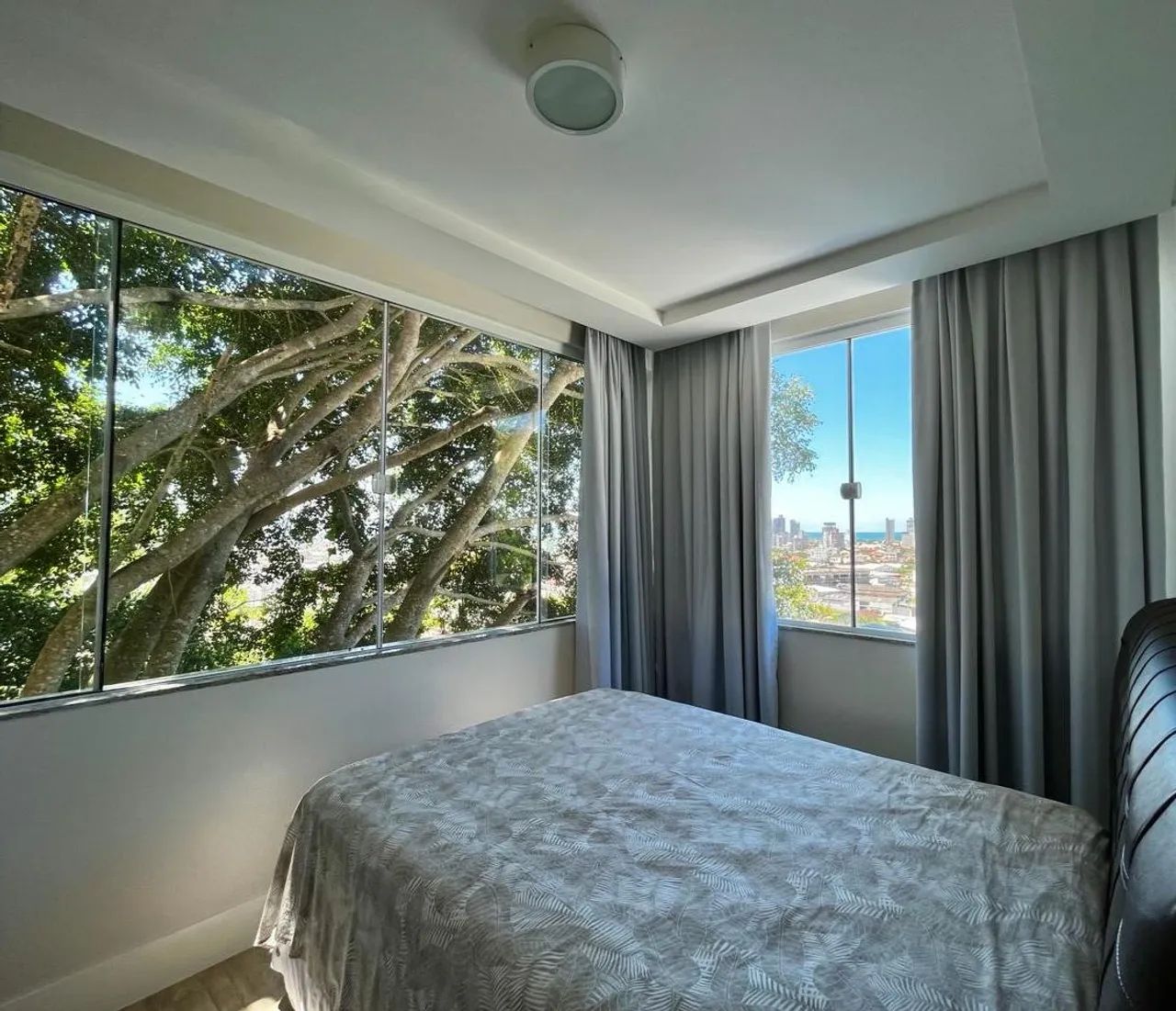 Linda casa com piscina , 04 suítes , 06 vagas garagens . - Foto 8