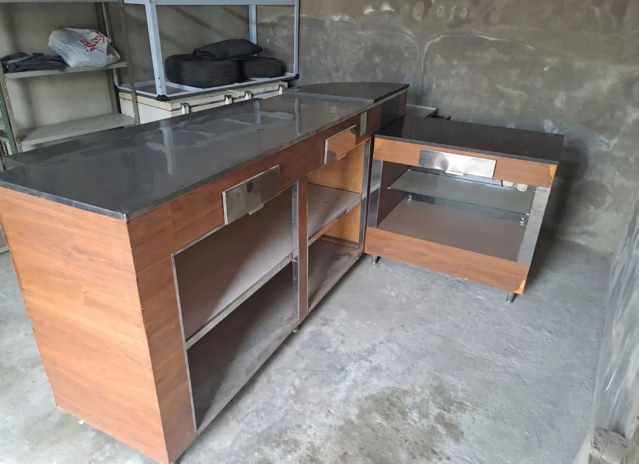 Balcão de Loja - Madeira e Aço Inox