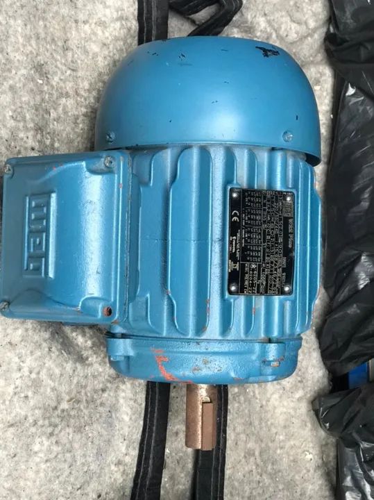 Motor Elétrico W E G 2hp semi-novo - Foto 2