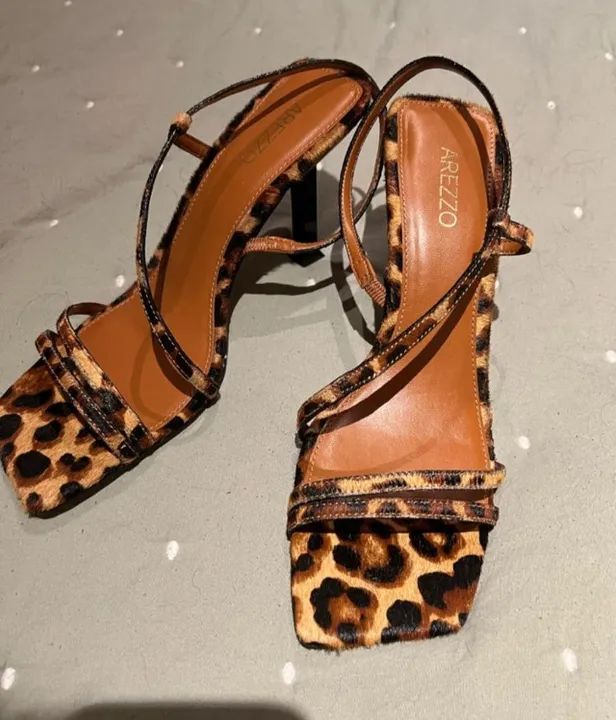 Sandalia animal prinf arezzo