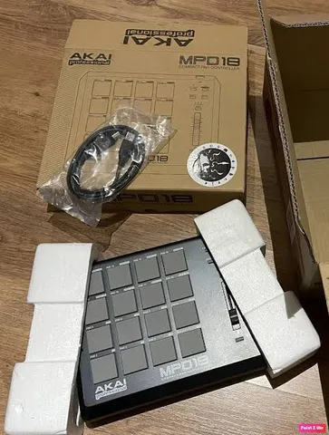 Akai MPC MPD 18 controladora