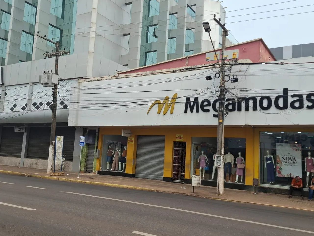 Vende-se ponto comercial medindo 440.00m2 na 07 de setembro