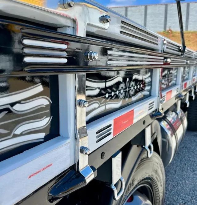 ( Caminhao Scania P320 8x2 Ano 2019 - Foto 8