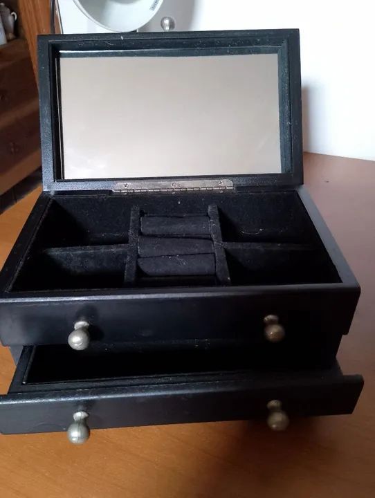 Caixa de bijuterias vintage , madeira em excelente estado  - Foto 3