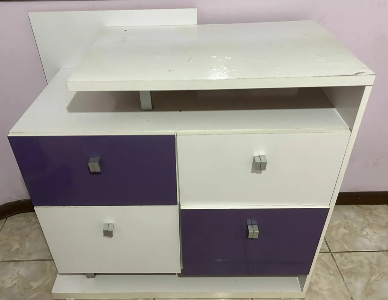 Cômoda Decorativa com 4 Gavetas e Bidê