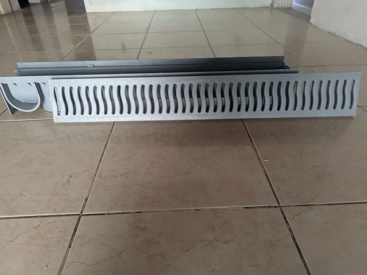 Calha Piso Calçada Roma C/ Grelha 100x15 1,5 Ton - Foto 6