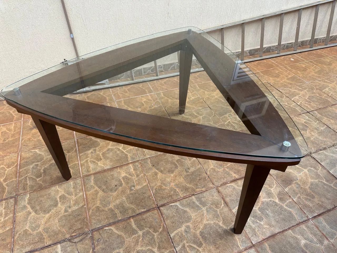 Mesa de Jantar Triangular em Madeira Maciça - Foto 2