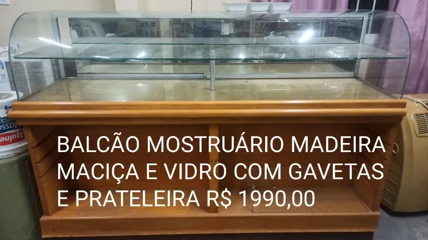 Balcão mostruário madeira vidro