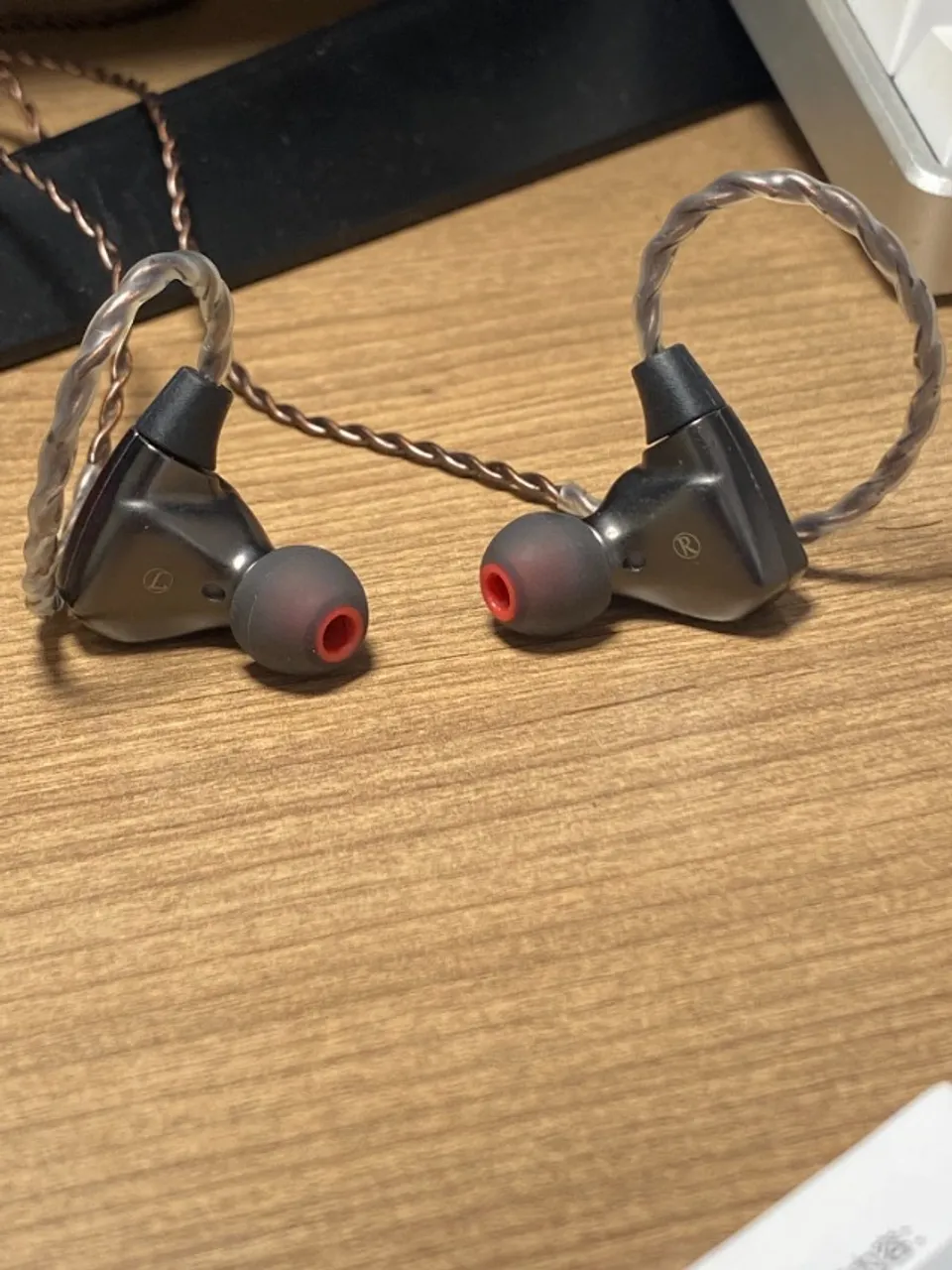 Fone de Ouvido DUNU TITAN S Driver Dinâmico 11mm (Ótimo Estado)