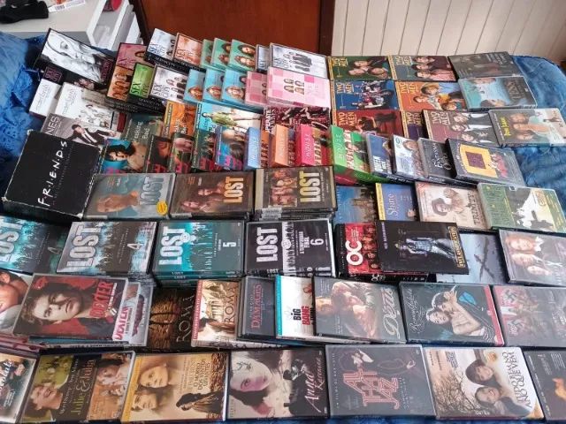 Séries originais e algumas autorais e filmes em DVD - Foto 3
