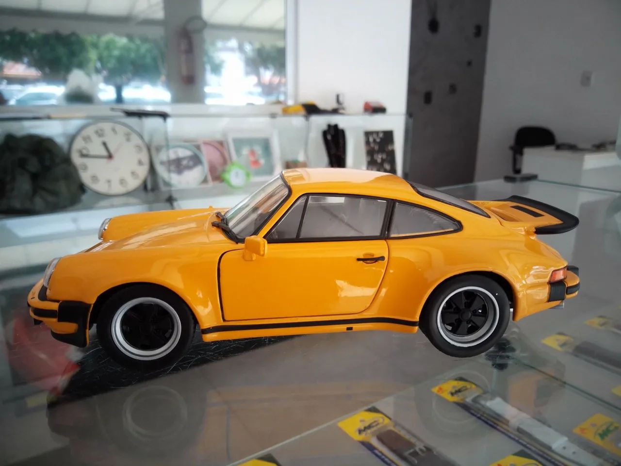 Porsche 911 Turbo - Escala 1:24 - Foto 3