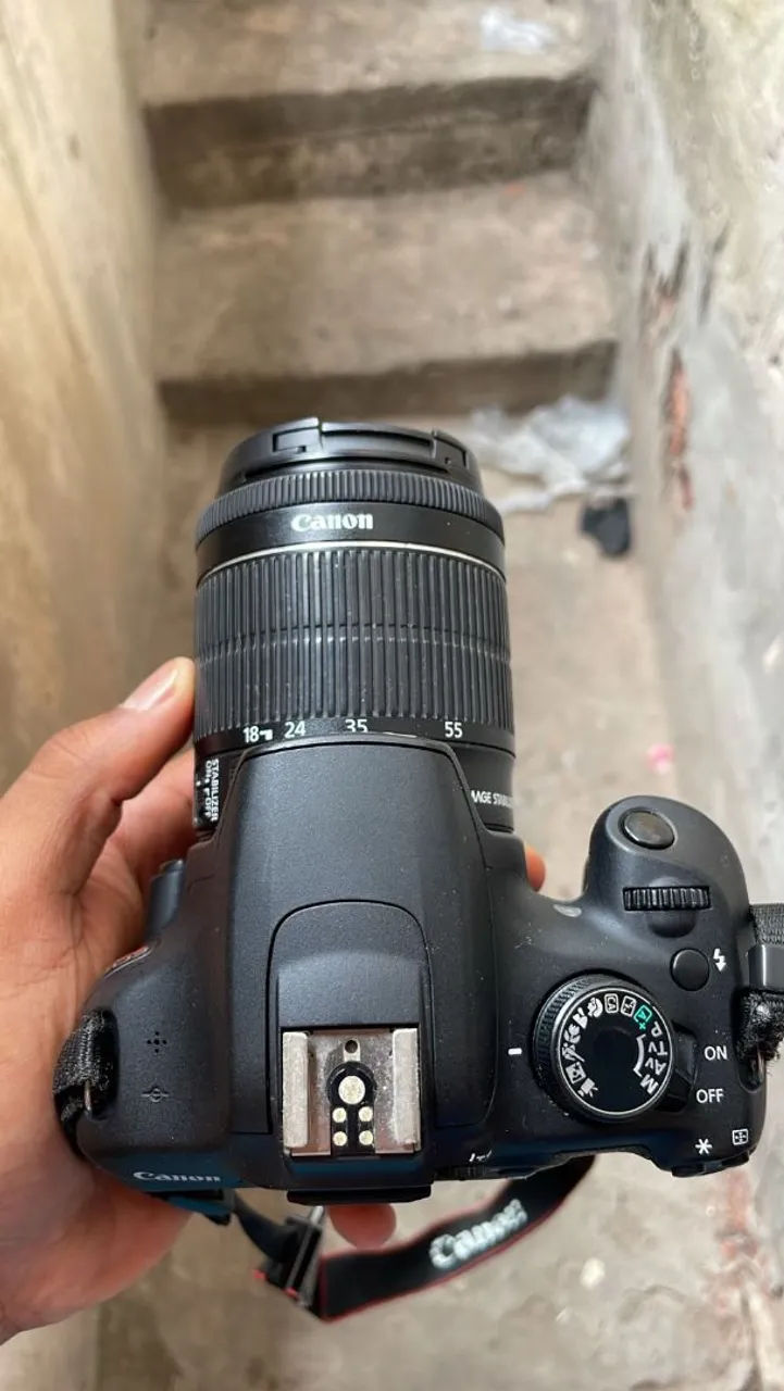 Câmera Canon DSLR com Lente 18-55mm
