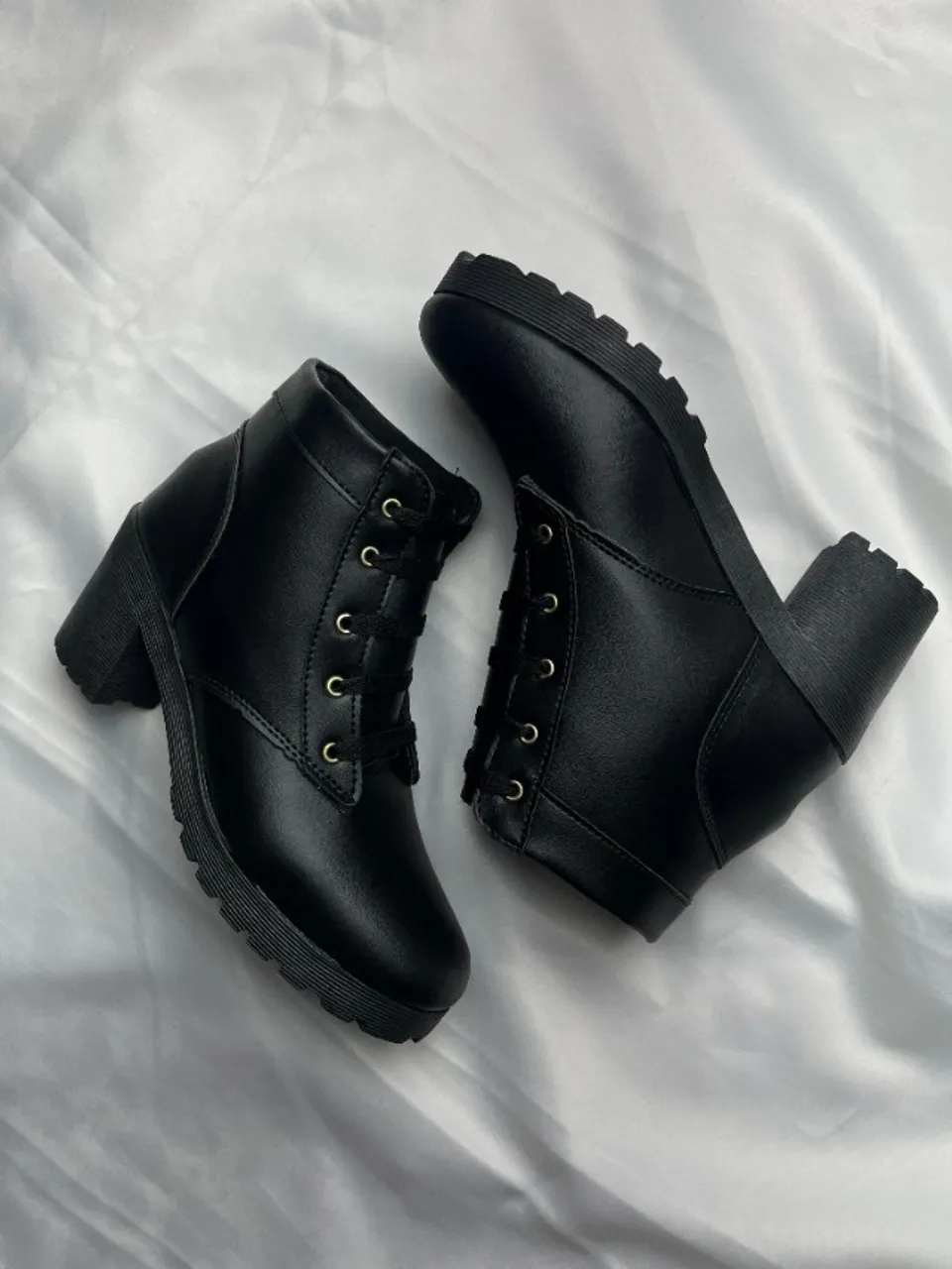 Bota Feminina Coturno Salto Grosso Moda Tratorado Cano Curto