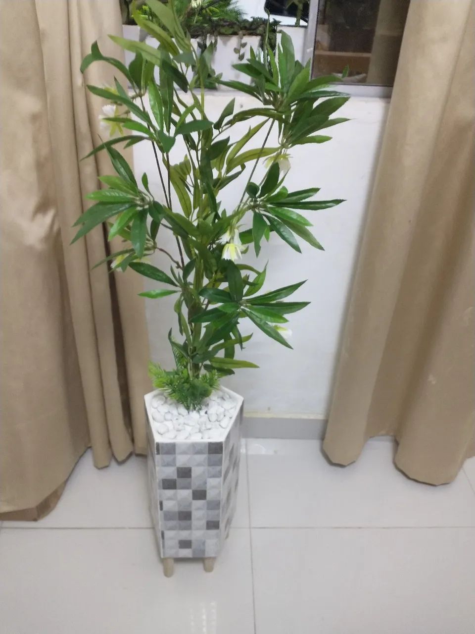 ARRANJO DE DRACENA  E BAMBÚ ARTIFICIAL 