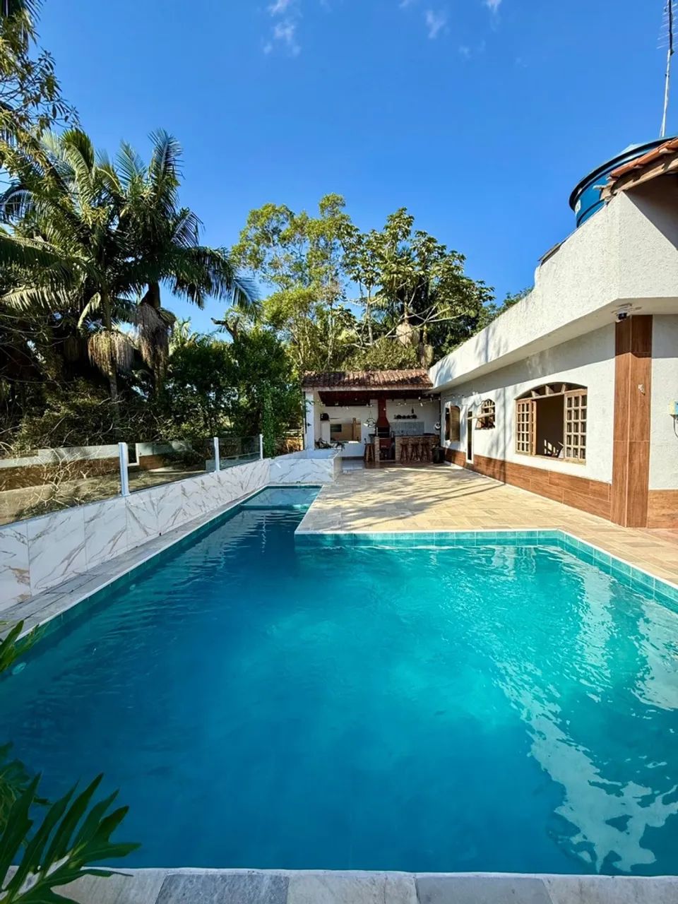 Casa de temporada com piscina e churrasqueira