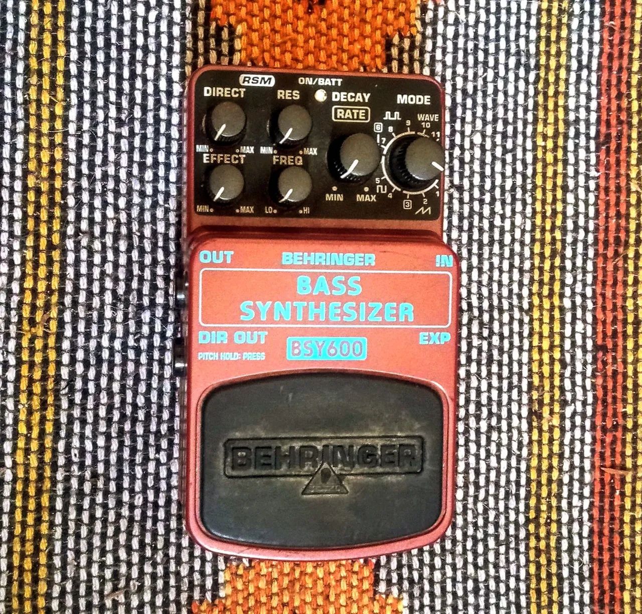 ベース Behringer BASS SYNTHESIZER BSY600 Pedal Sintetizador Para Baixo BSY-600 - Behringer | Guitarra