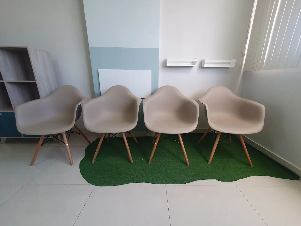 Poltronas Eames Bege- 4 unidades - Foto 4