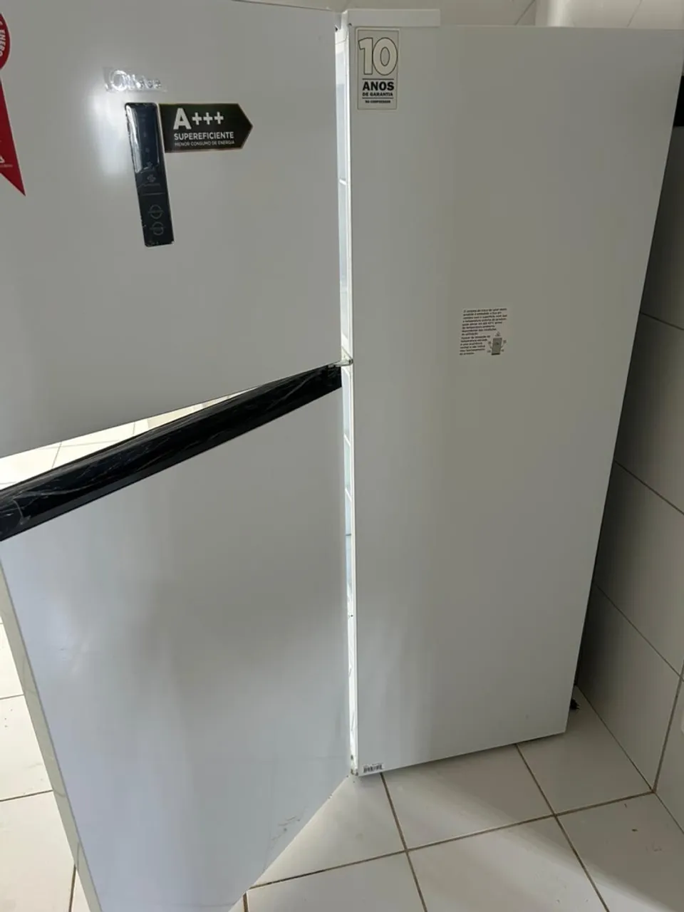 Geladeira em ótimo estado de conservação