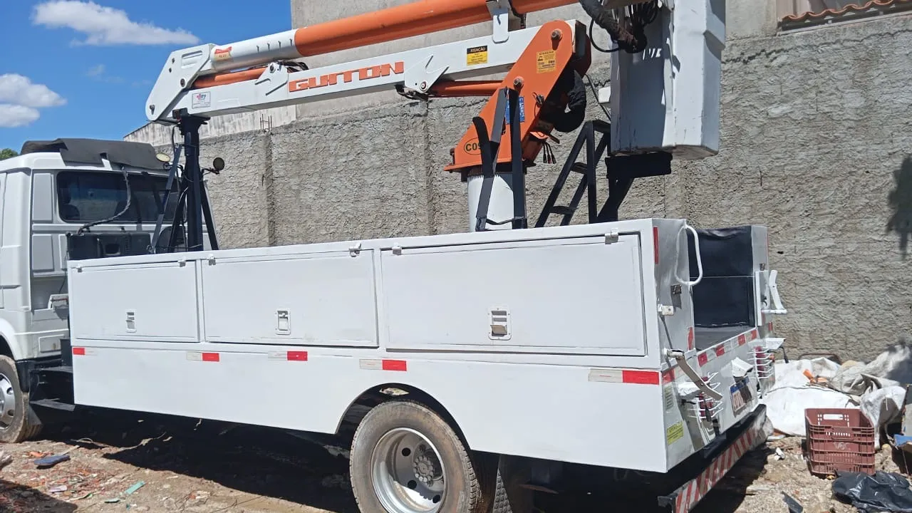 Alugo ou agrego caminhão Vw 8150 com equipamento SKY 10,5m