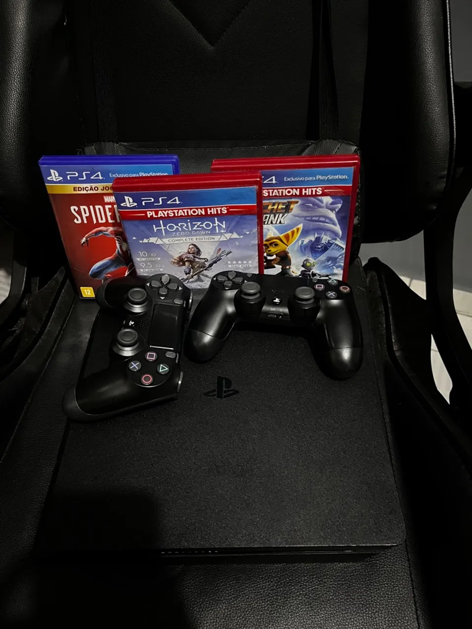 PlayStation 4 com Jogos e Controles