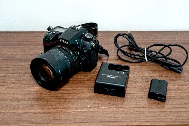 Câmera Nikon D700 + Lente 18-105mm + Acessórios - Foto 6