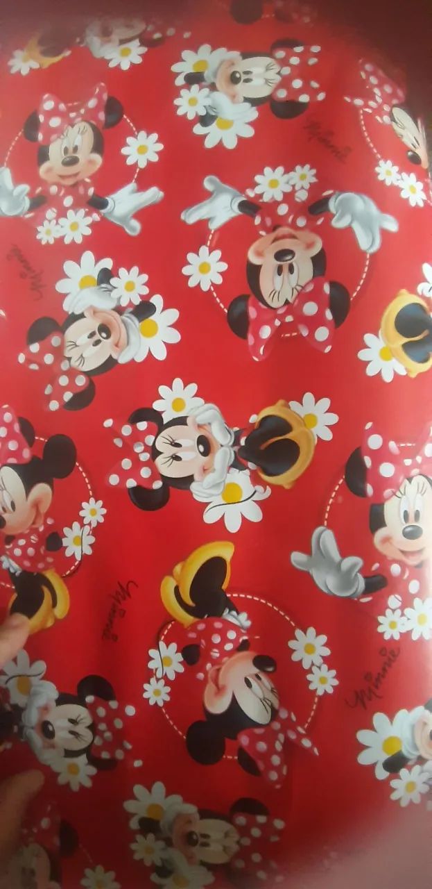 papel de presente(1.00x70) DISNEY princesas ,etc - Foto 3