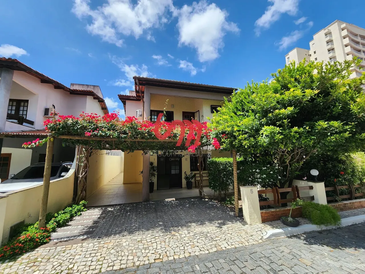 CASA DUPLEX NA CIDADE DOS FUNCIONÁRIOS