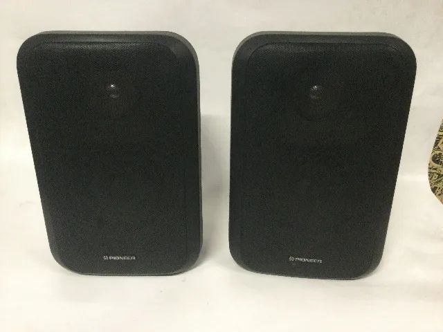 par de caixas de som pioneer