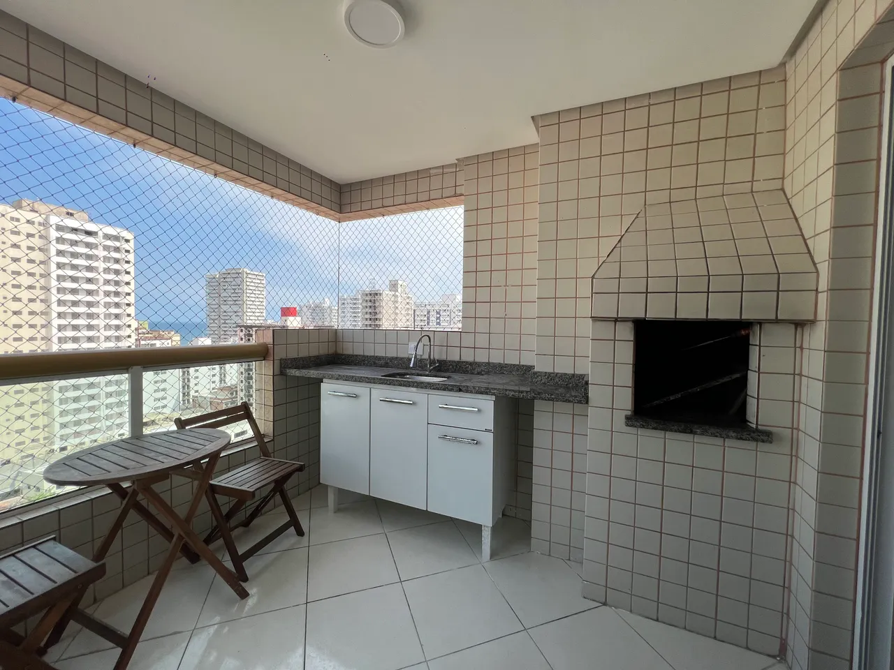 Apt 1dt c/Suíte - RARIDADE - 60m² - Sacada Gourmet - 300mts da Praia - Aceita Carro - Aval