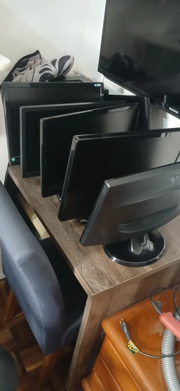 Monitores HP e Samsung - Diversas Unidades
