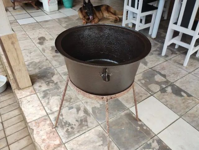 Panela em ferro fundido 45 litros
