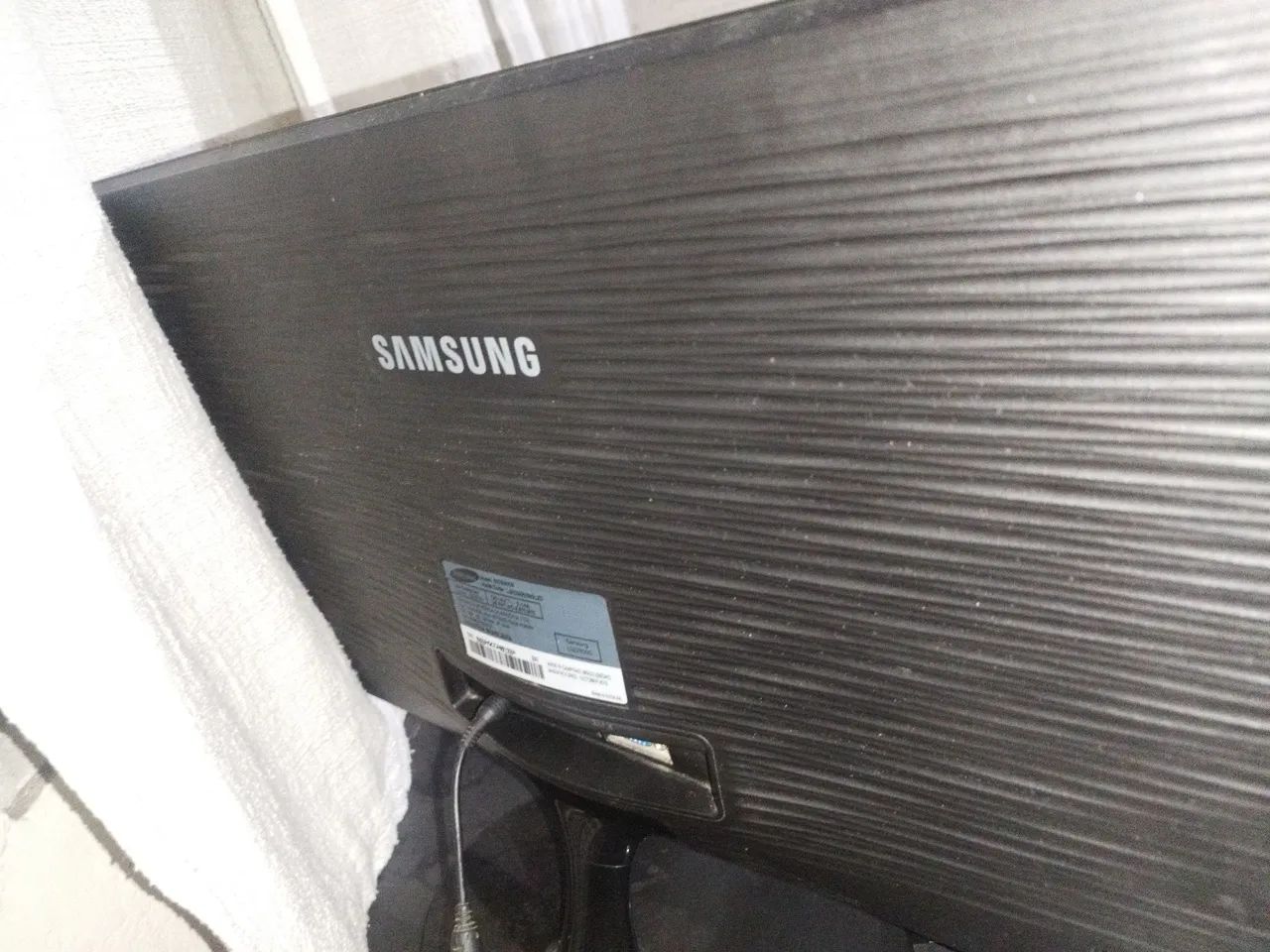 Vendo monitor 19 pol! Ótimo estado funcionando perfeitamente  - Foto 3