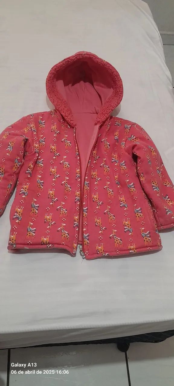 Casaco de inverno infantil com capuz