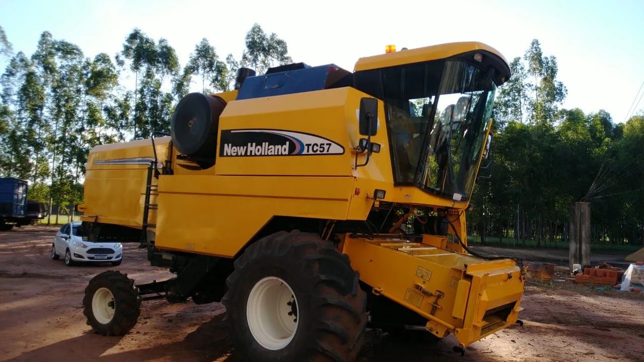 Colheitadeira New Holland TC57 ano 2008 com plataforma de soja 19 pés  - Foto 6