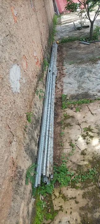 Ferro pra forro PVC 15 barras com cada uma medido 3.80 mts - Foto 2