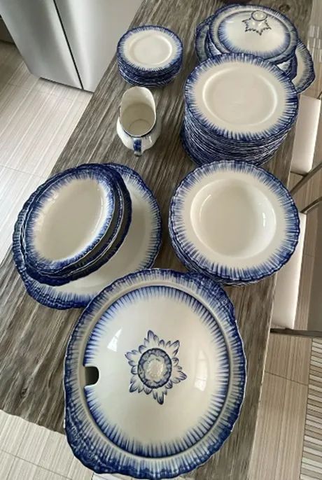 Antigo aparelho de jantar em porcelana inglesa, de família - Foto 4