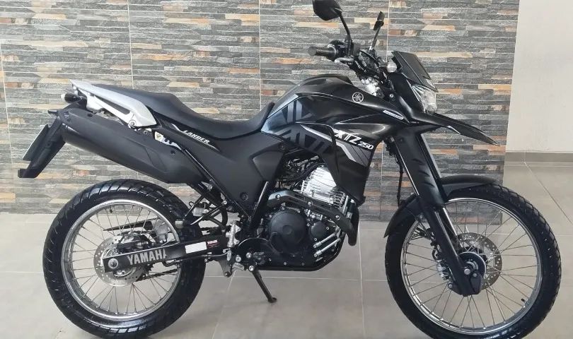 VENDO MOTO LANDER 250 