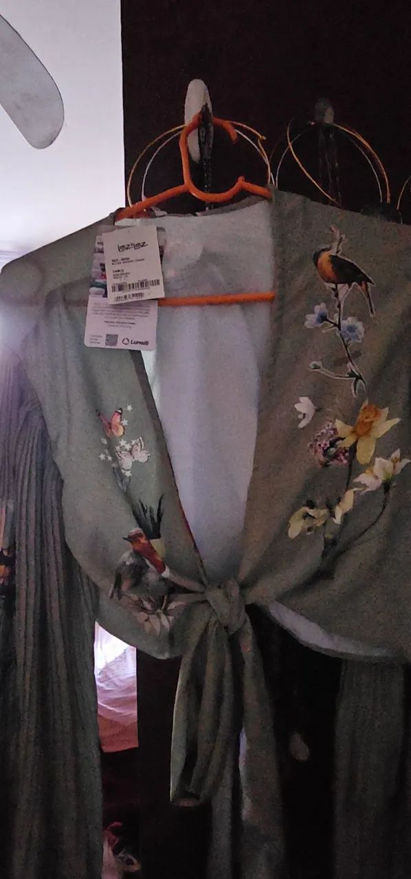  Blusa Flare LEZ A LEZ estampada com pássaros e flores