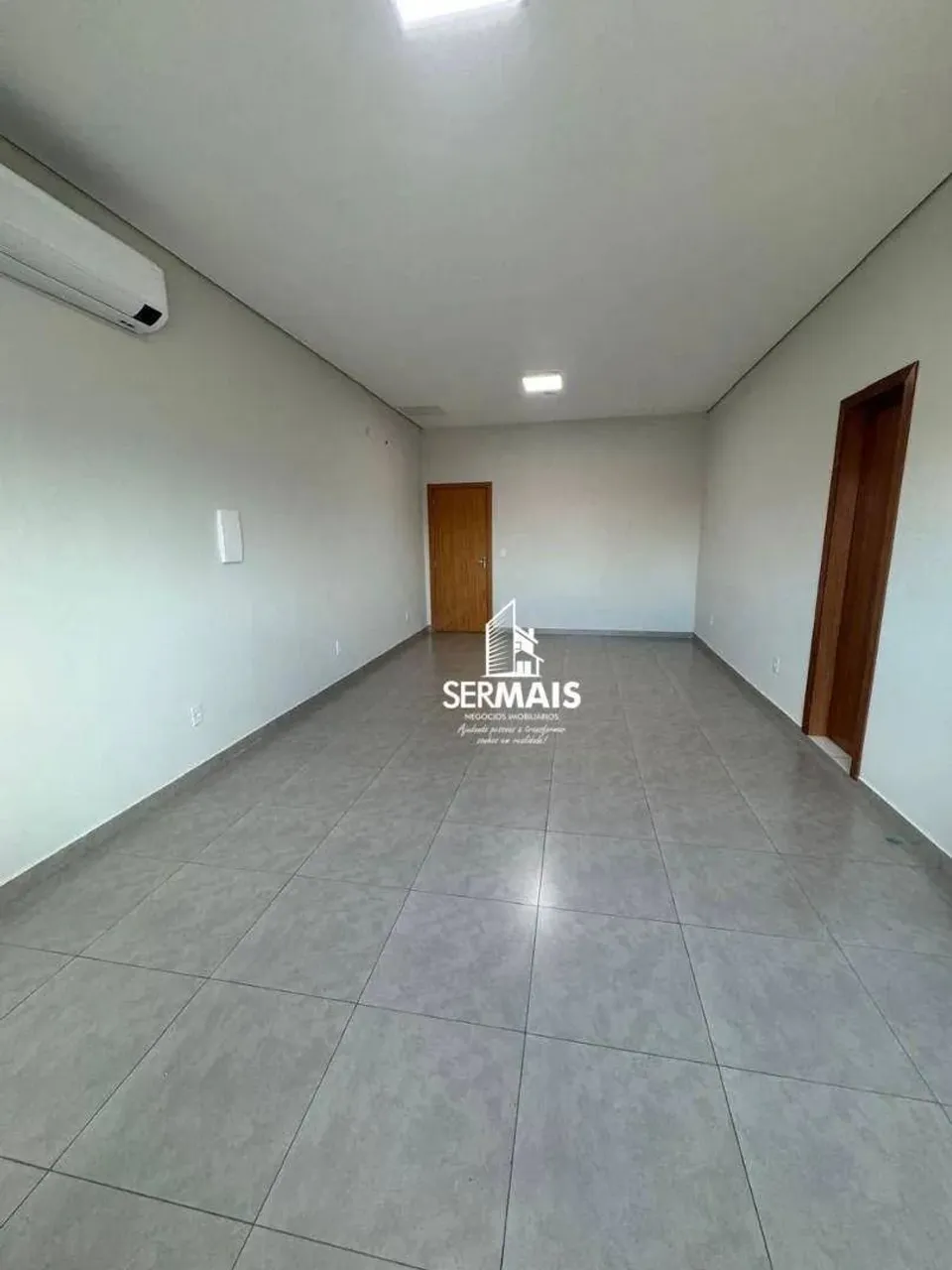 SALA COMERCIAL PARA LOCAÇÃO AV. PINHEIRO MACHADO. Excelente localização, em uma das aveni