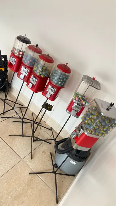 Máquina de bolinha pula pula