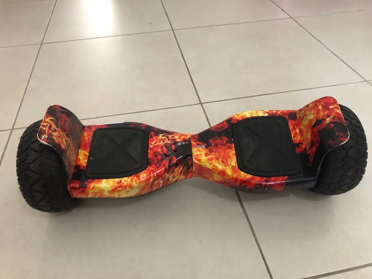 Hoverboard com Design Flamejante