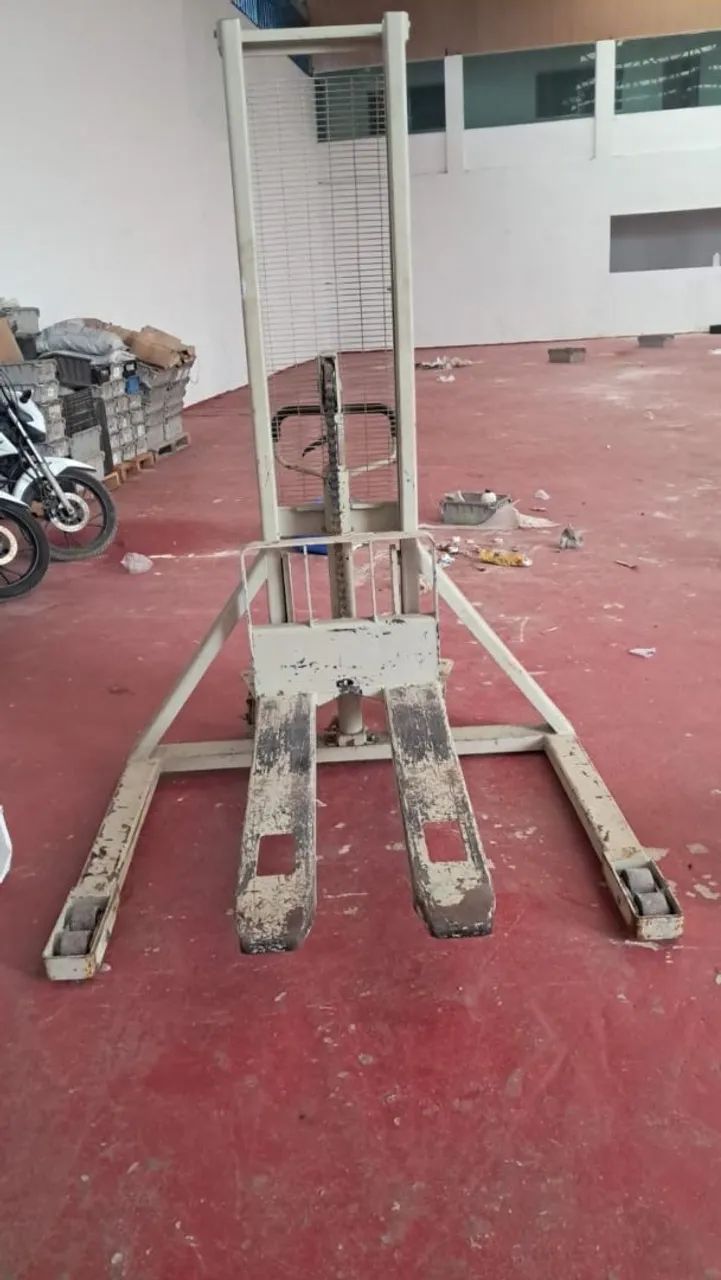 EMPILHADEIRA BELTOOLS MANUAL 