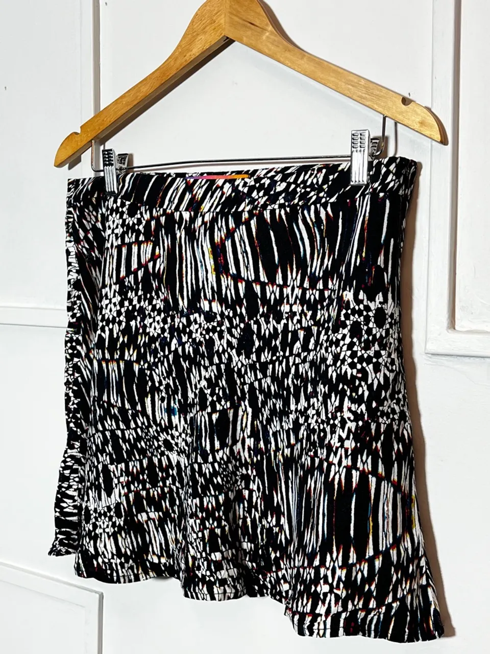 Saia estampada em preto e branco