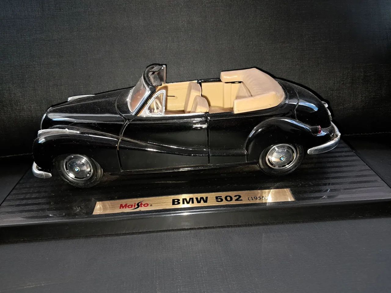 BMW 502 1955 - Escala 1/18 - Maisto - Hobbies e coleções