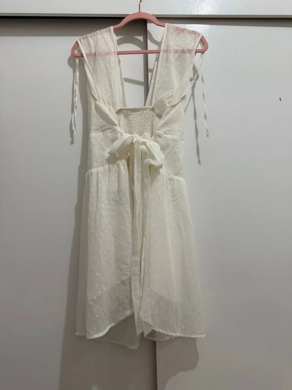 Vestido branco com detalhes e caimento leve - Foto 4