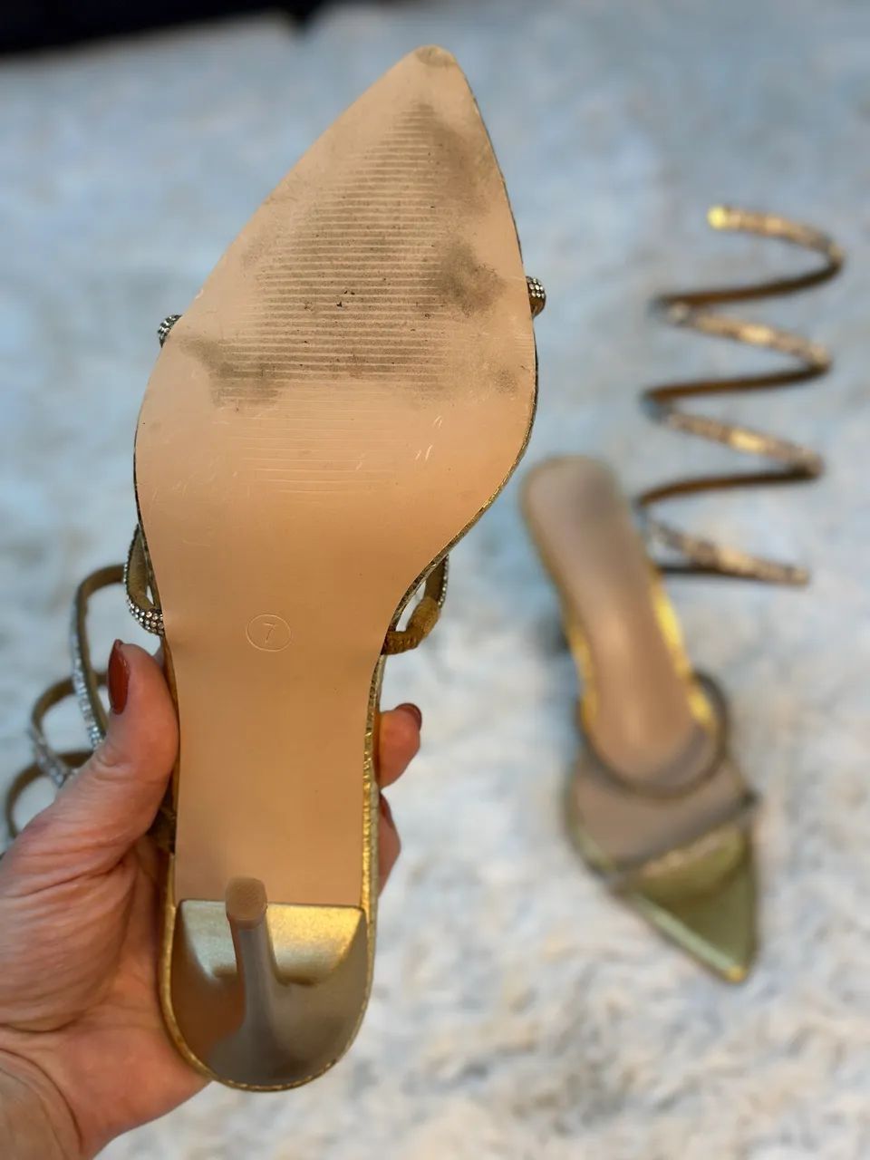 Sandália Dourada com Amarração de Strass - Foto 5