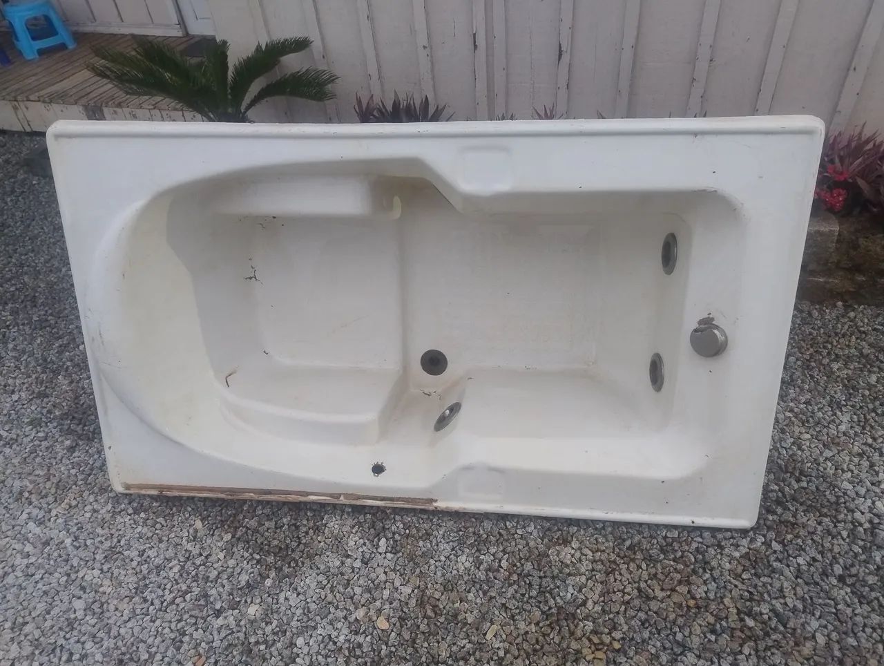 Vendo banheira... Obs; tem de dar uns reparos. Pouca coisa... - Foto 3