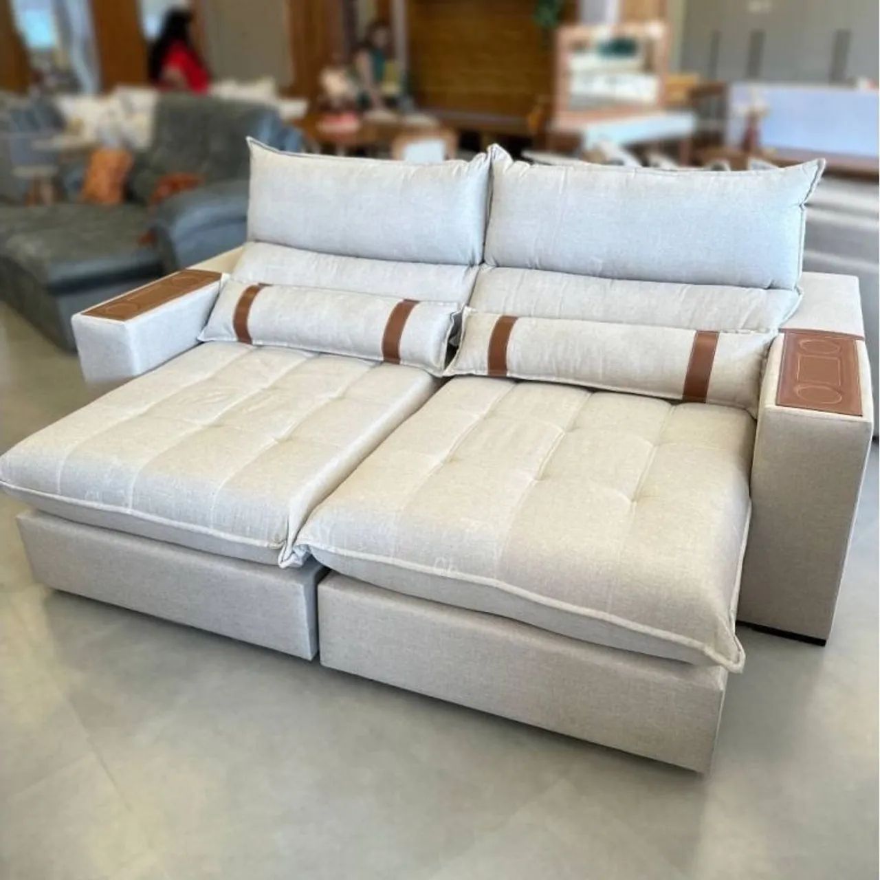 Sofá Modular Cinza com Detalhes em Couro - Foto 3